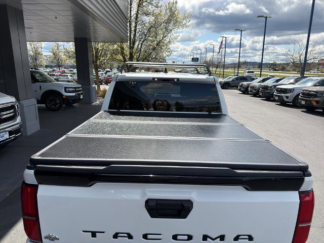 Used 2025 Toyota Tacoma TRD Off-Road AWD/4WD image 17