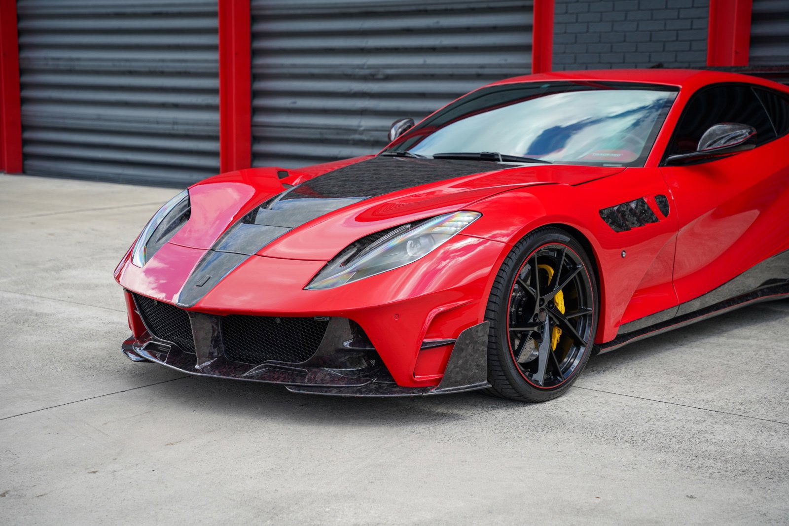 Used 2020 Ferrari 812 Superfast RWD image 15