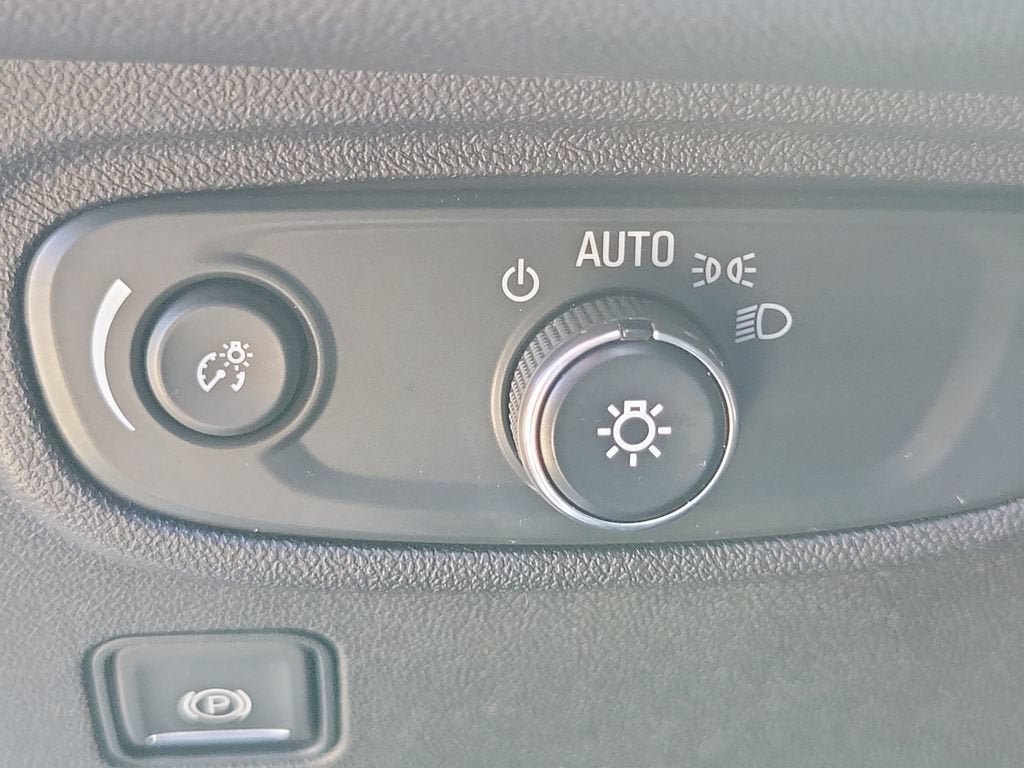 Used 2022 GMC Terrain SLE w/ Driver Convenience Package FWD image 18