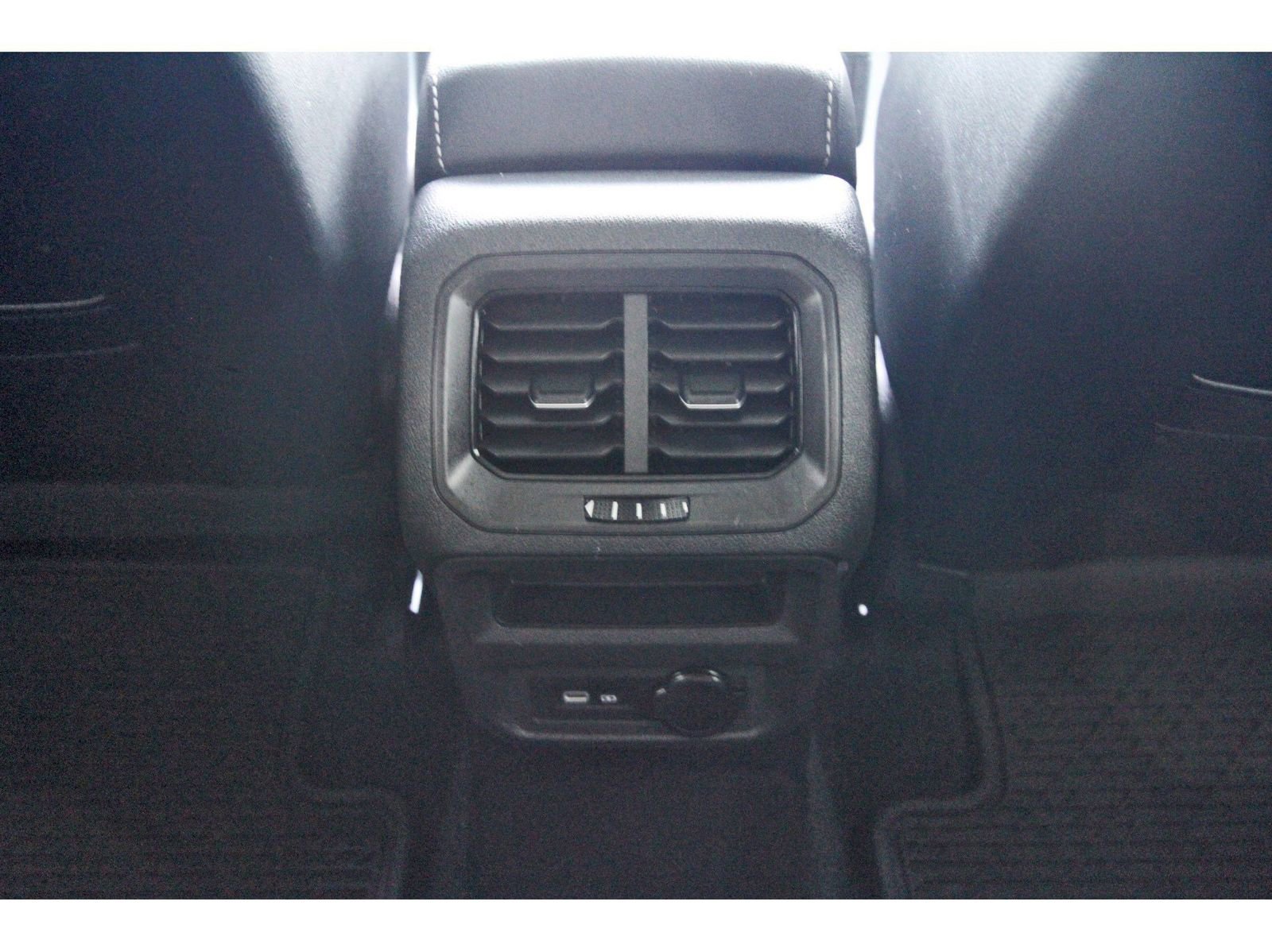 Used 2024 Volkswagen Tiguan SE w/ MDO Package, Three-Row image 15