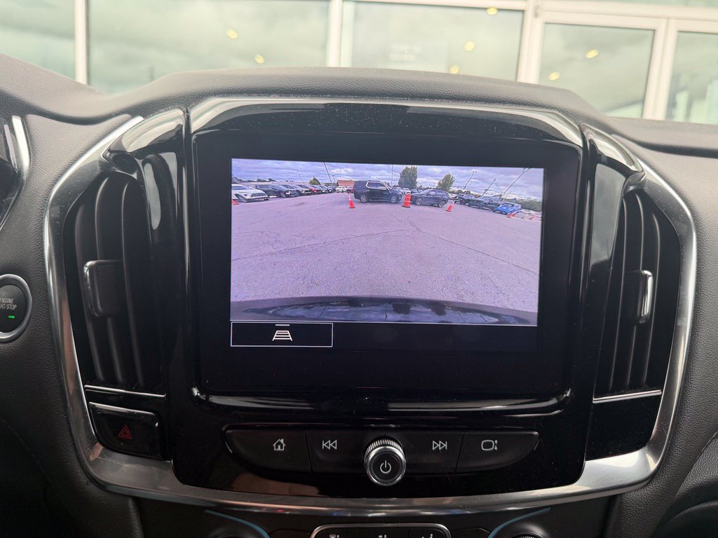 Used 2023 Chevrolet Traverse LT FWD image 11