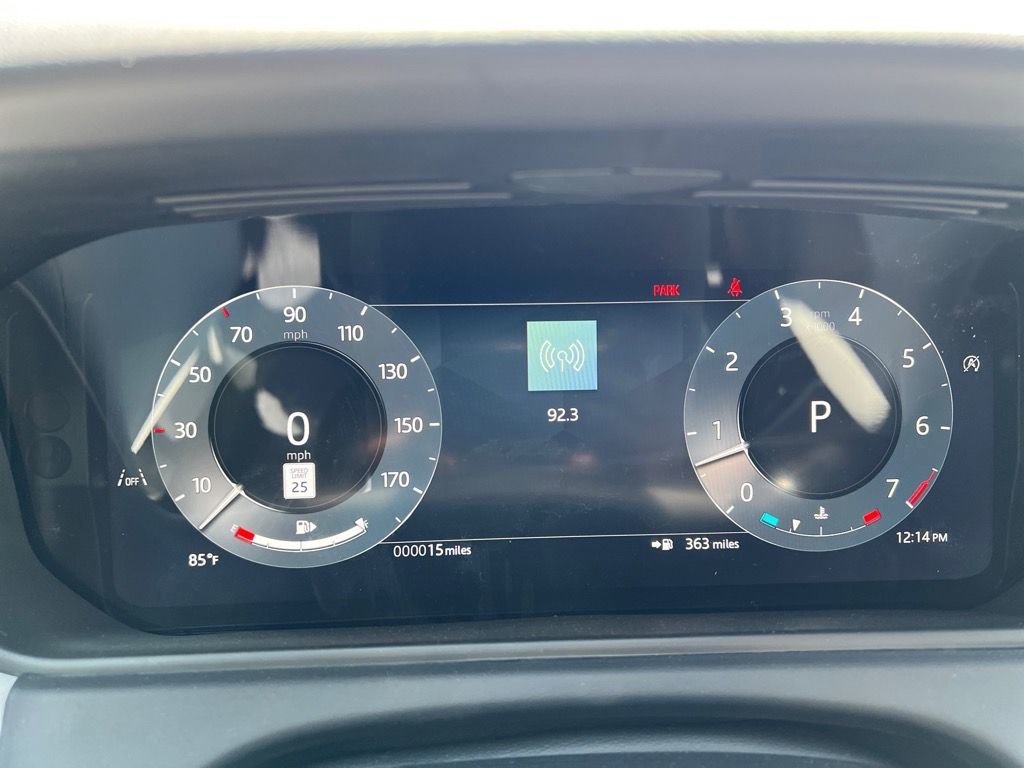 New 2026 Land Rover Range Rover Velar Dynamic SE image 13