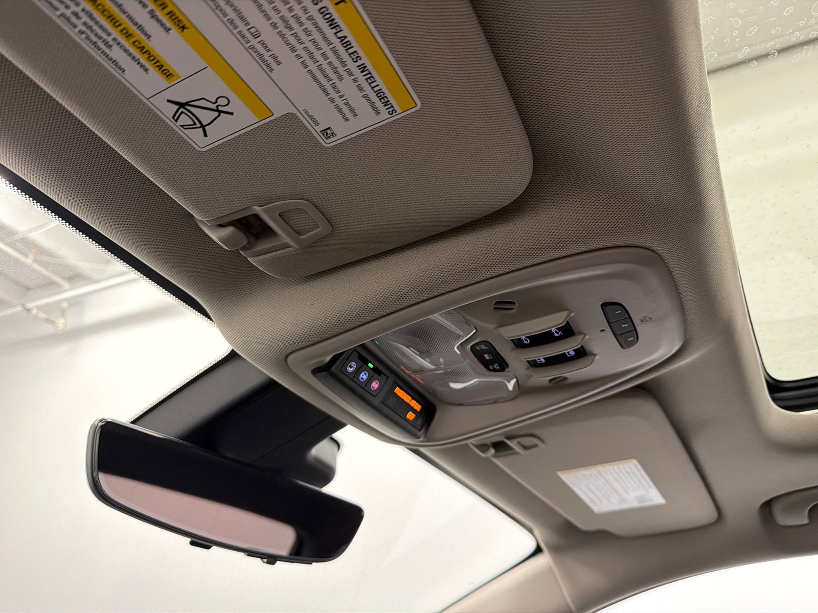 Used 2025 Buick Encore GX Avenir w/ Avenir Technology Package image 30