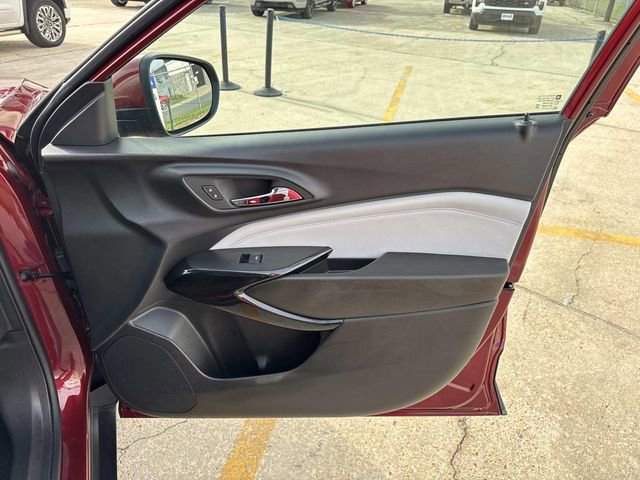 Used 2025 Chevrolet Trax LT w/ LT Convenience Package FWD image 31