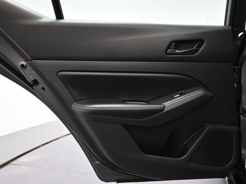 Used 2024 Nissan Altima 2.5 SV image 15