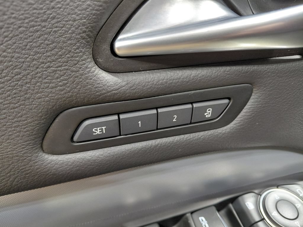 Used 2023 Cadillac XT4 Premium Luxury w/ Technology Package AWD/4WD image 11