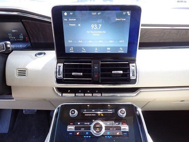 Used 2019 Lincoln Navigator Reserve image 24