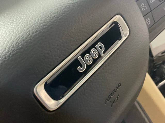 Used 2024 Jeep Grand Cherokee Limited w/ Luxury Tech Group II AWD/4WD image 43