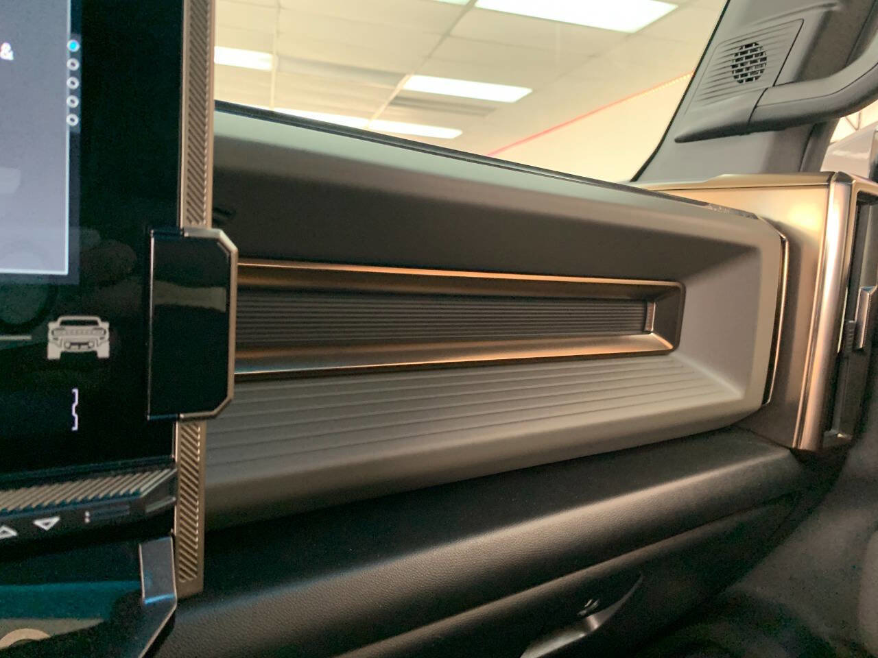 Used 2024 GMC Hummer EV 2X w/ LPO, Illumination Package image 24