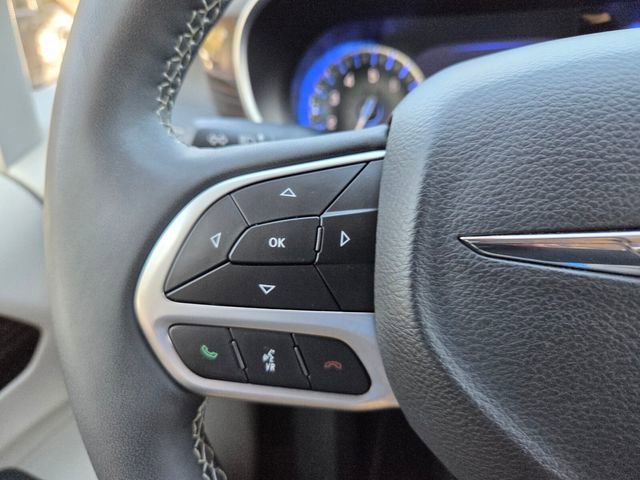 Used 2024 Chrysler Pacifica Limited image 36