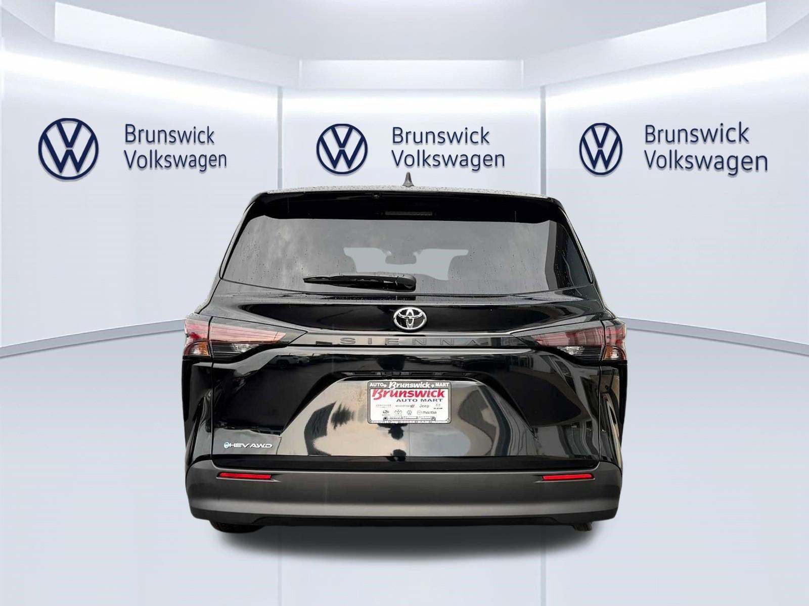 Certified 2026 Toyota Sienna LE AWD/4WD image 2