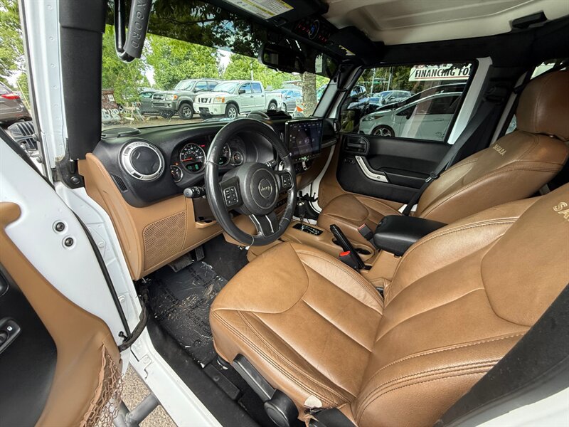 Used 2015 Jeep Wrangler Unlimited Sahara w/ Connectivity Group AWD/4WD image 10