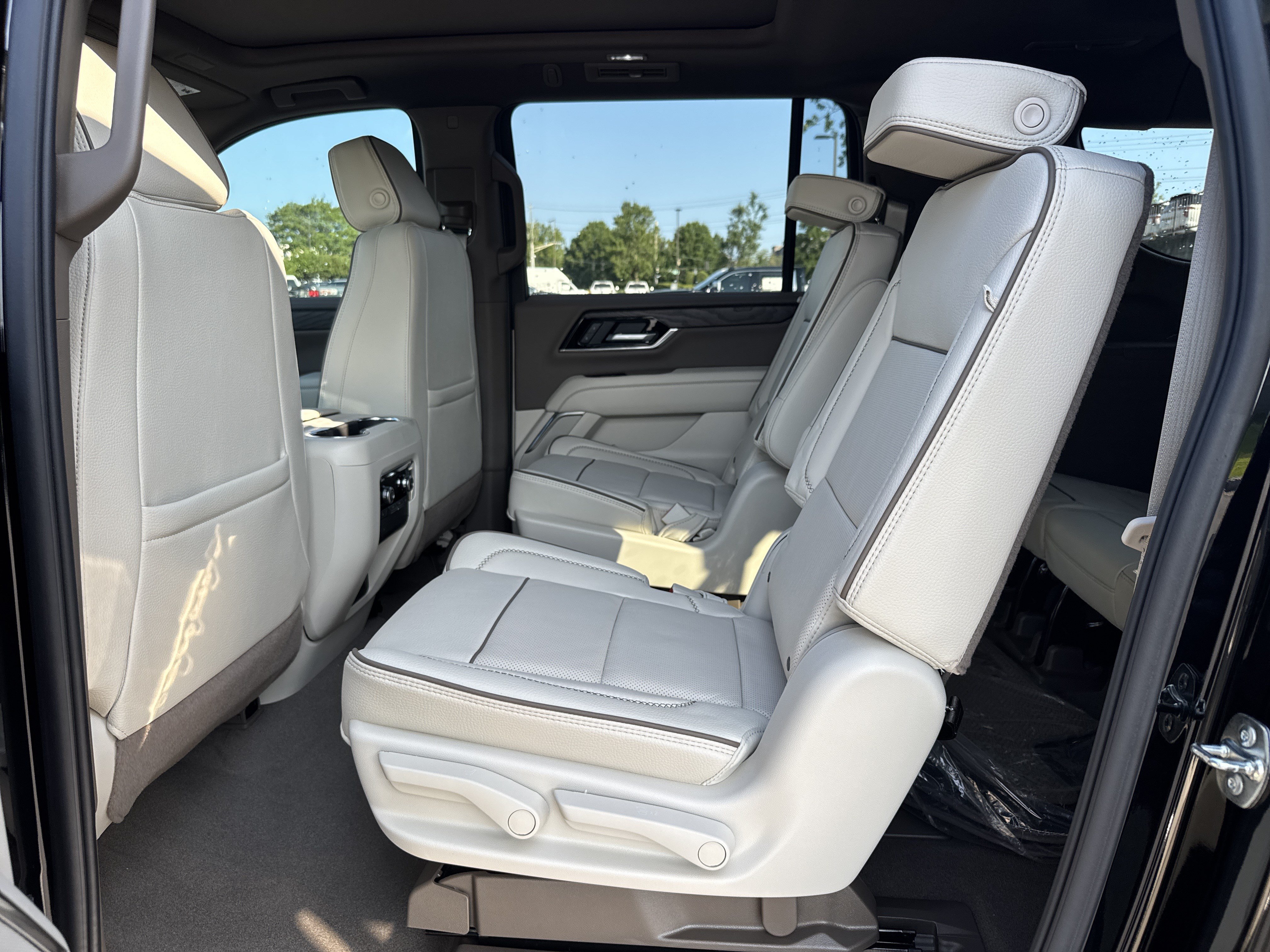 New 2026 GMC Yukon XL Denali w/ Sun & Power Step Package AWD/4WD image 31