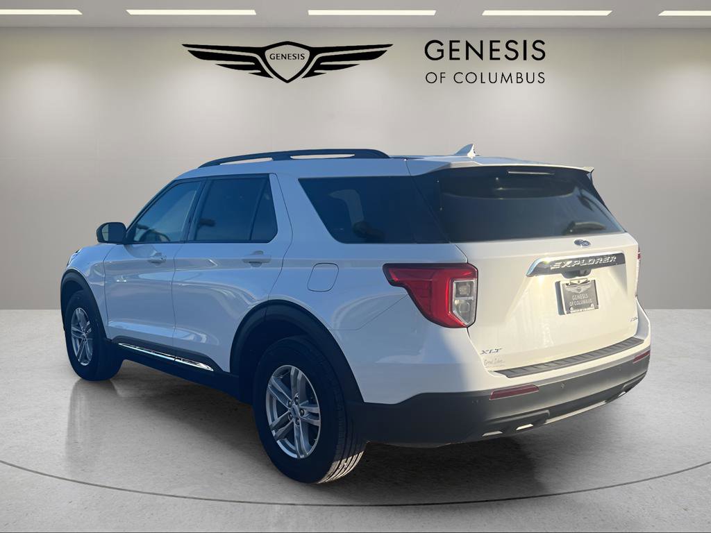 Used 2022 Ford Explorer XLT image 3
