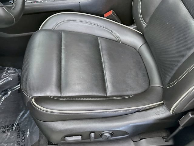 Used 2023 Chevrolet Traverse Premier AWD/4WD image 21