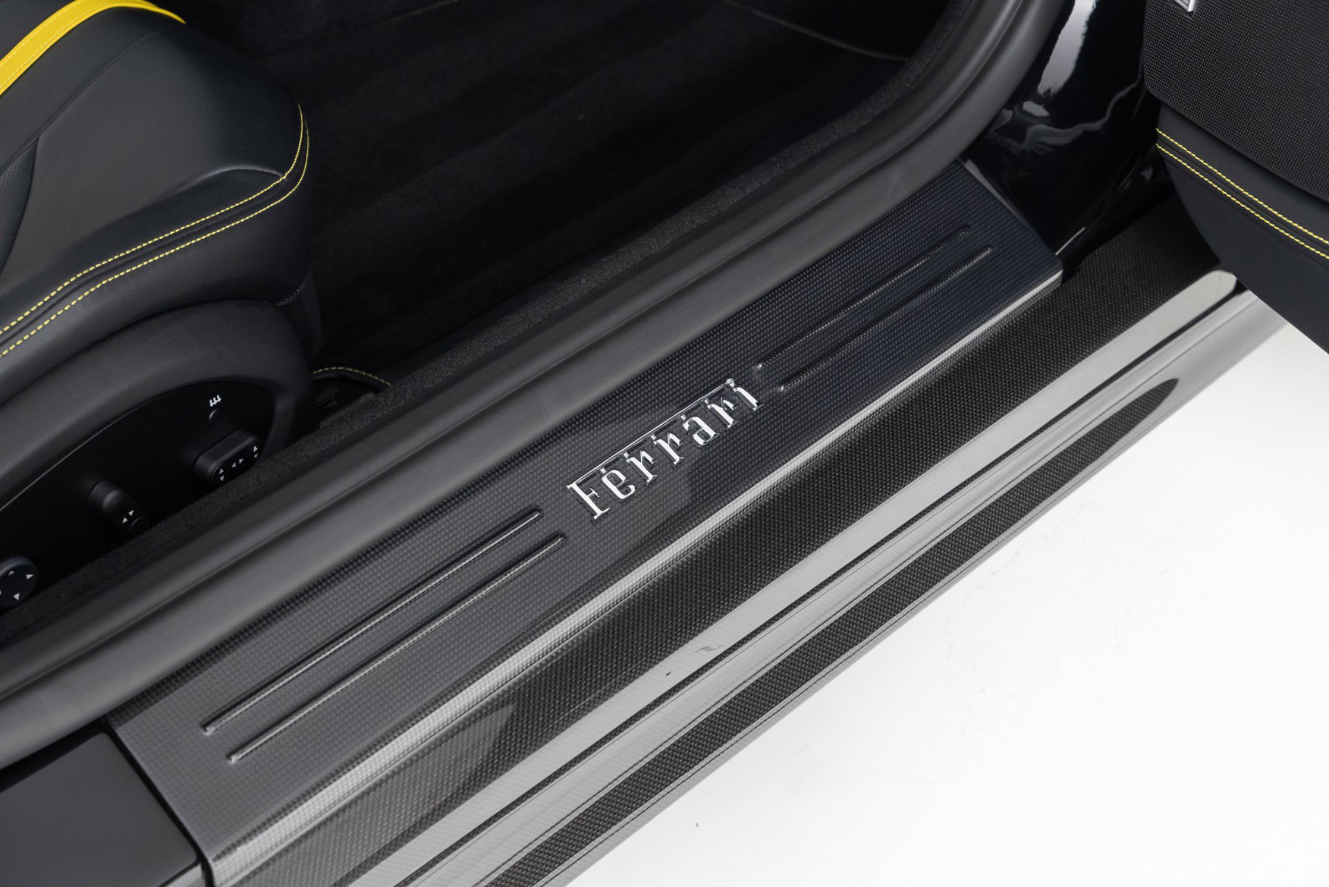 Used 2019 Ferrari 812 Superfast RWD image 29