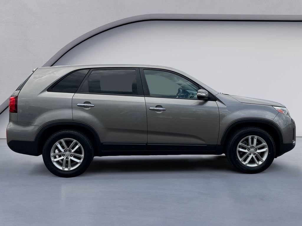 Used 2015 Kia Sorento LX image 6