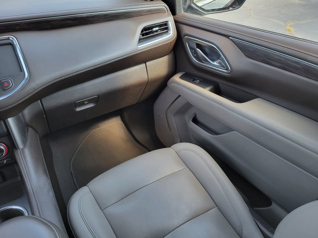 Used 2024 Chevrolet Suburban LT RWD image 20