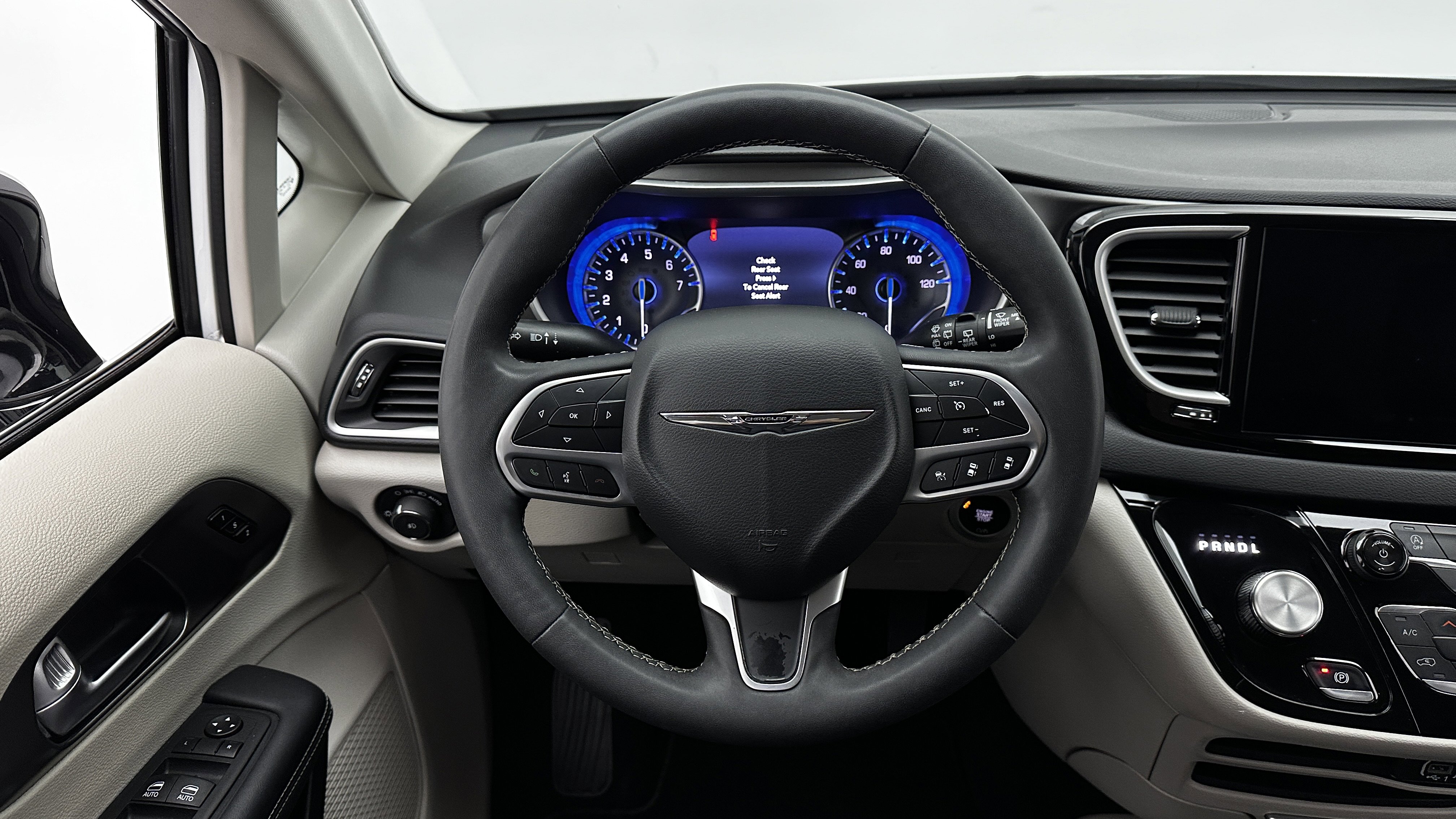 Used 2024 Chrysler Pacifica Touring-L image 23