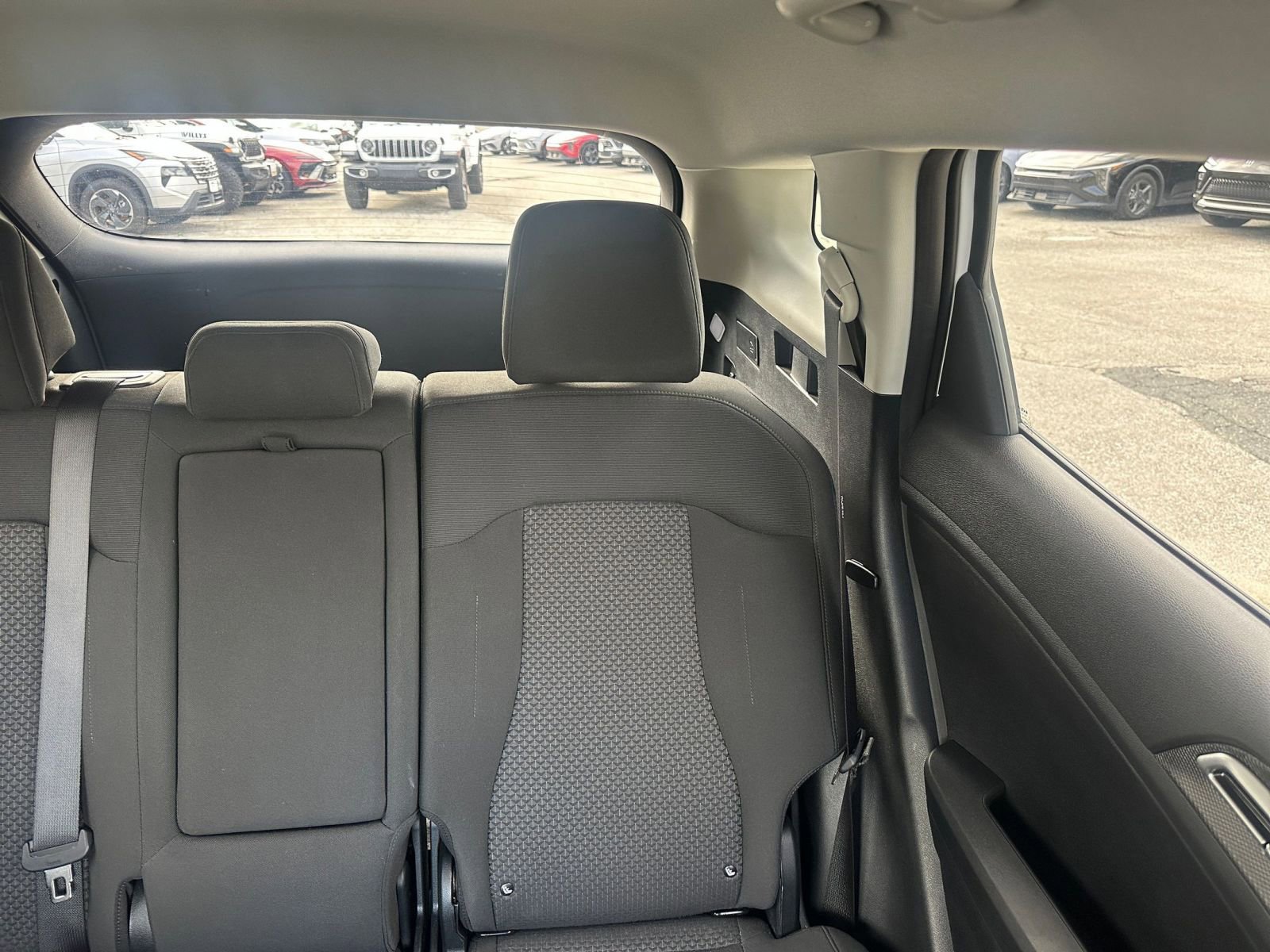 Used 2025 Kia Sportage LX image 35