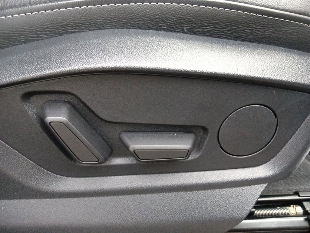 Used 2023 Audi Q8 Premium image 37