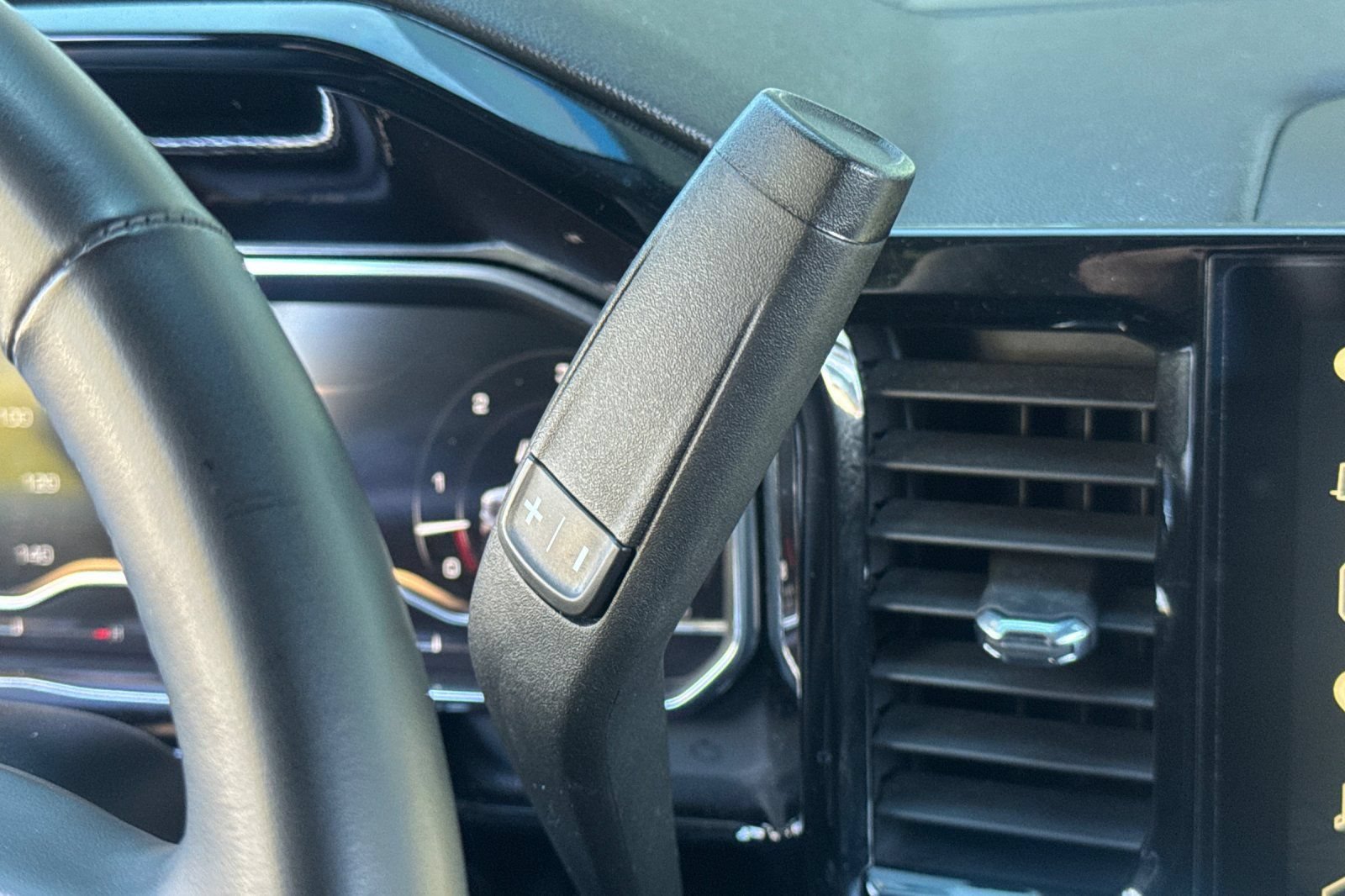 Used 2024 GMC Sierra 1500 SLE RWD image 31