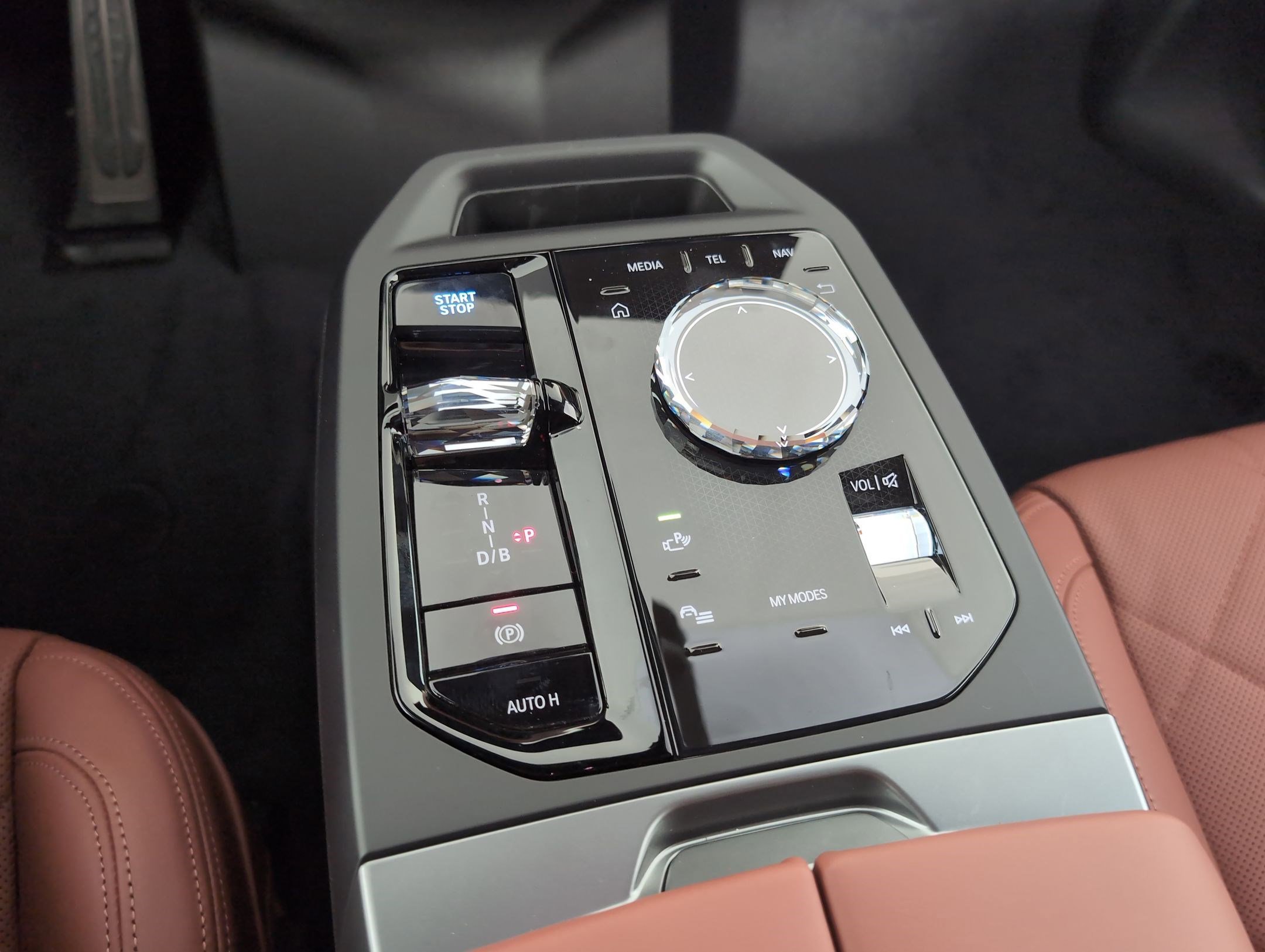 Used 2026 BMW iX xDrive45 w/ M Sport Package image 15