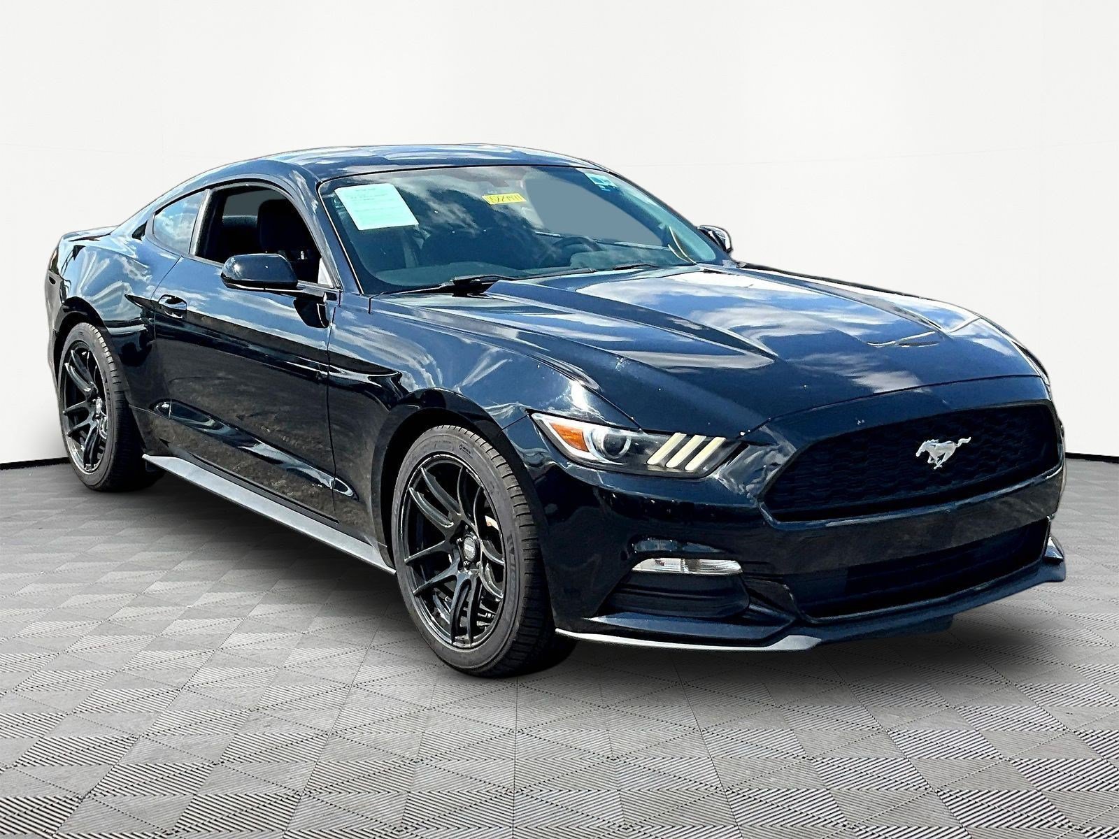 Used 2016 Ford Mustang Coupe RWD image 3