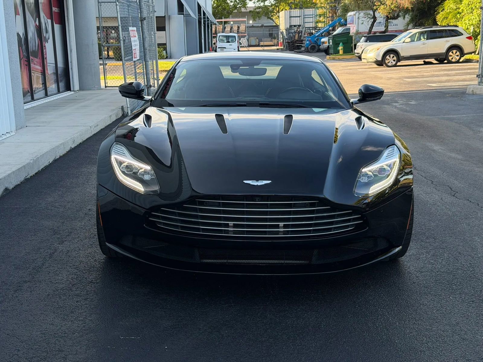 Used 2018 Aston Martin DB11 V12 RWD image 2