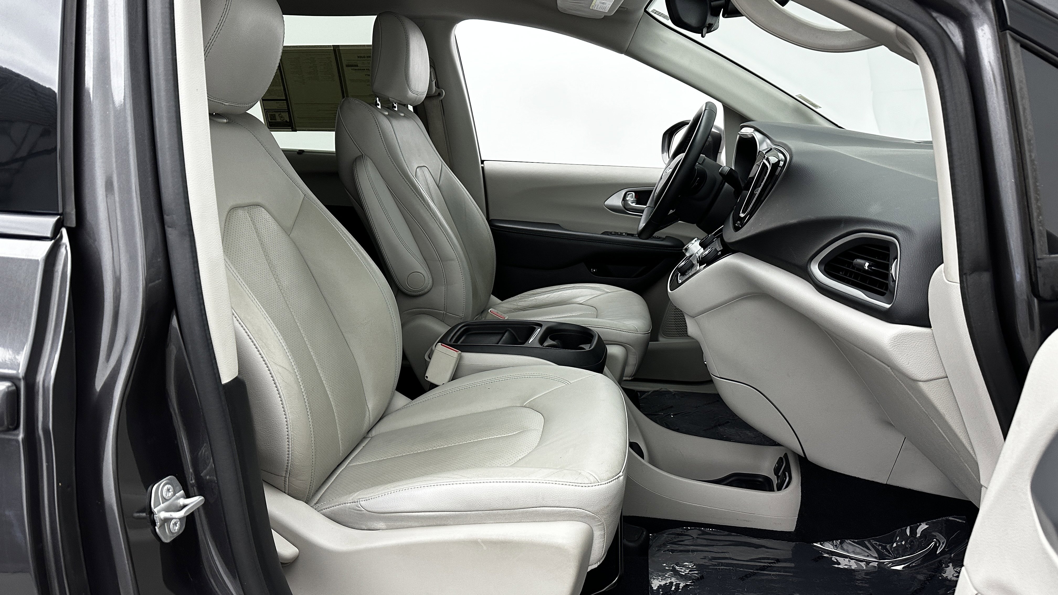 Used 2018 Chrysler Pacifica Touring-L image 35