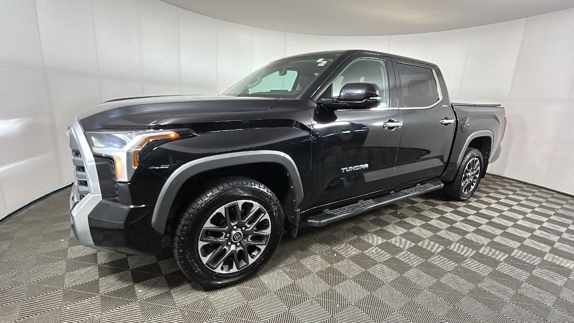 Used 2022 Toyota Tundra Limited AWD/4WD image 6