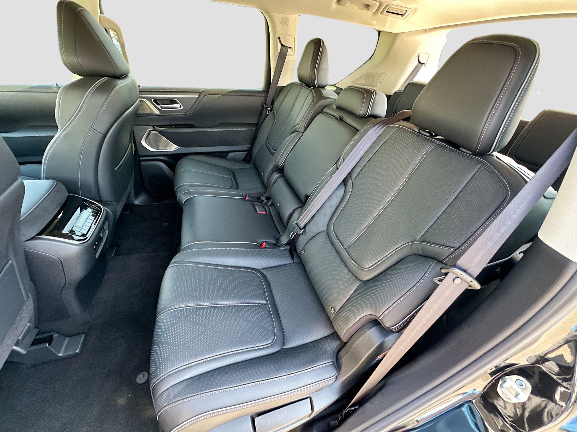 Used 2025 INFINITI QX80 Sensory image 25