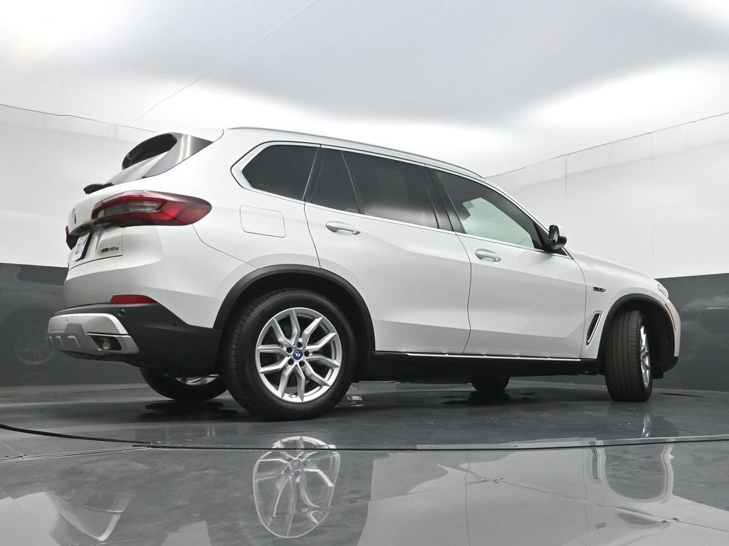 Used 2022 BMW X5 xDrive45e w/ Climate Comfort Package AWD/4WD image 32