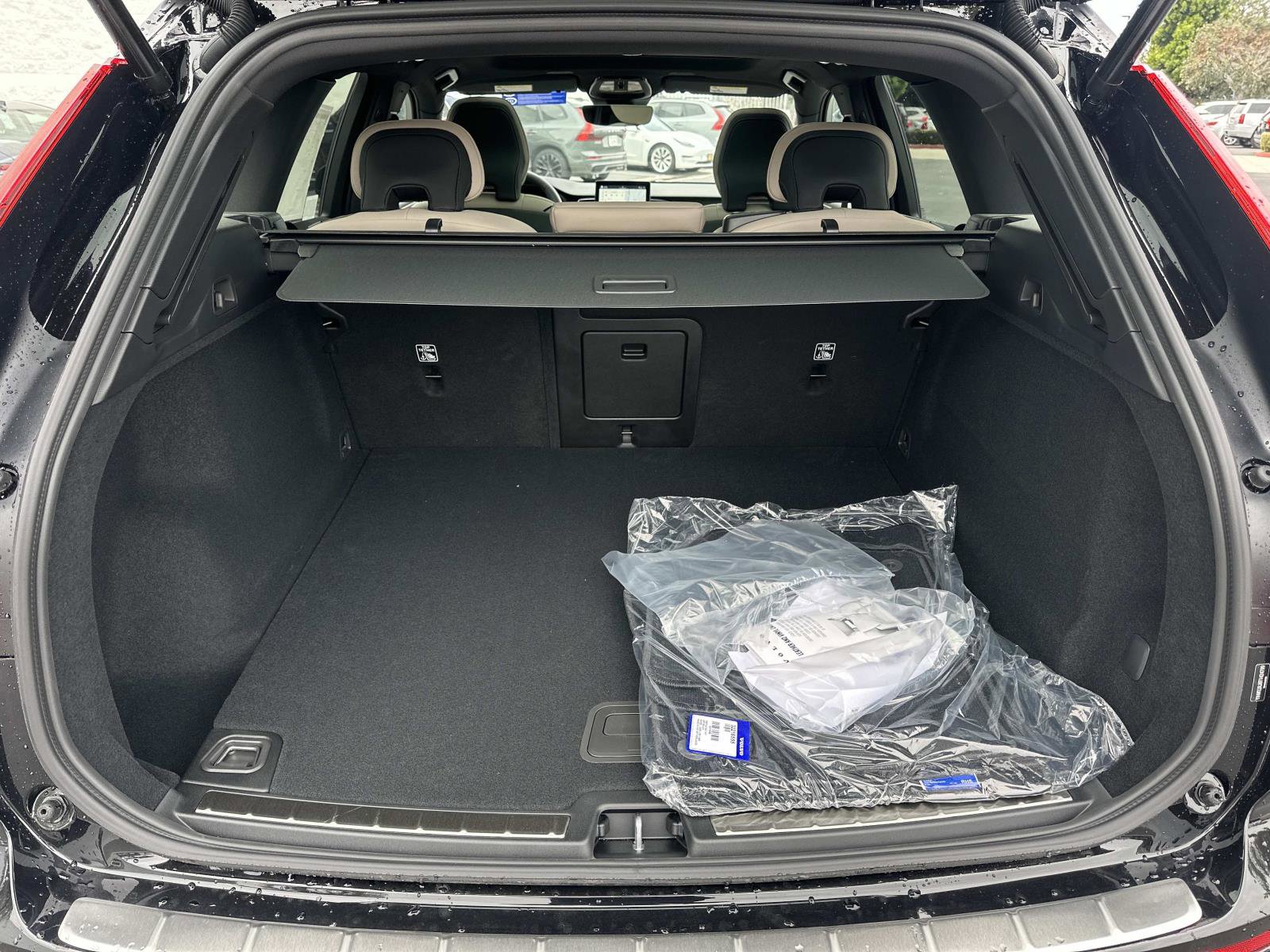 New 2026 Volvo XC60 B5 Core AWD/4WD image 18