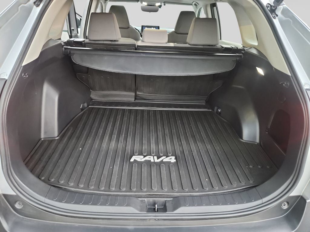 Used 2022 Toyota RAV4 XLE w/ Convenience Package AWD/4WD image 19