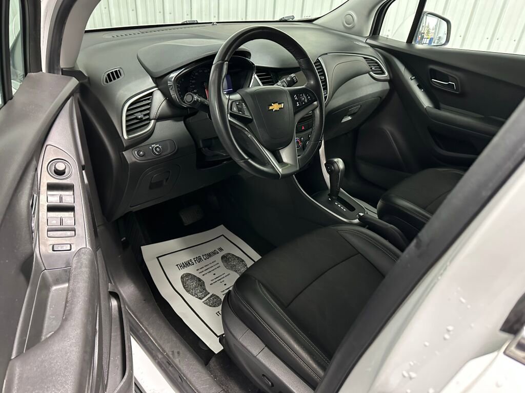 Used 2019 Chevrolet Trax LT w/ LT Convenience Package FWD image 6