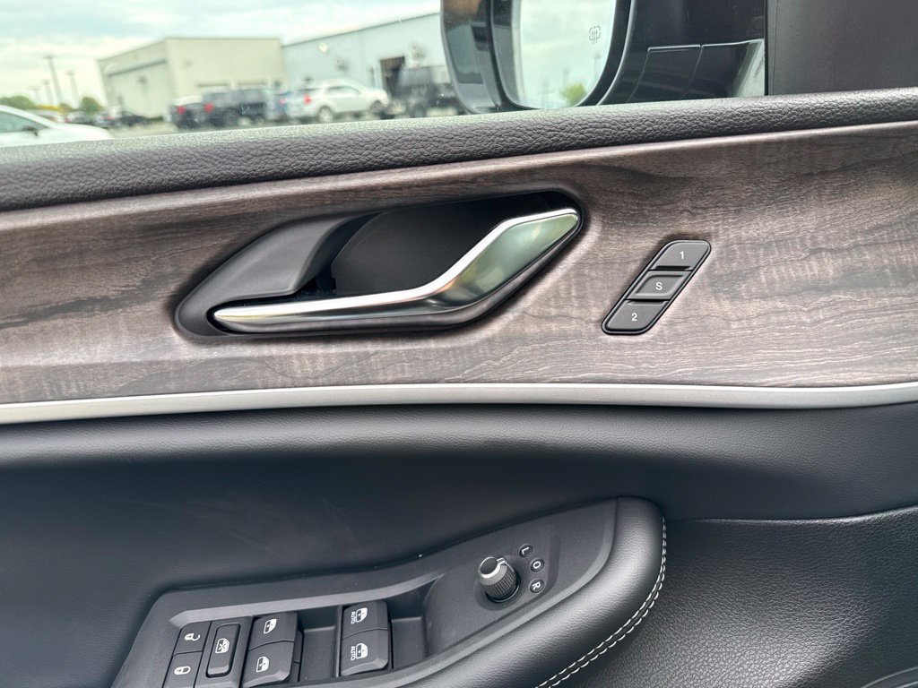 New 2027 Jeep Grand Cherokee Limited AWD/4WD image 30