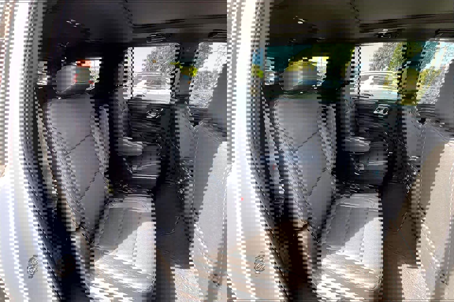 Used 2022 Chevrolet Suburban LT w/ Luxury Package image 26