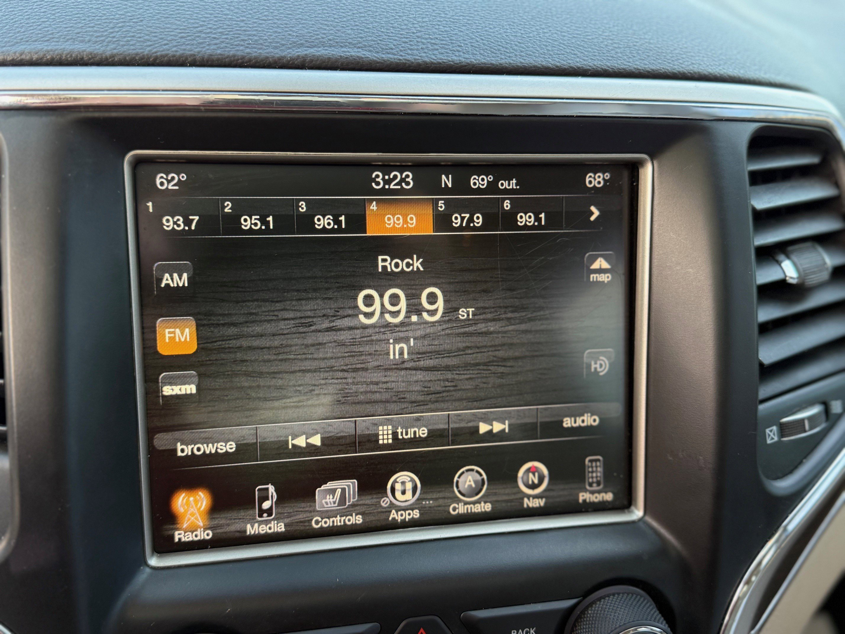 Used 2017 Jeep Grand Cherokee Limited w/ Luxury Group II image 14