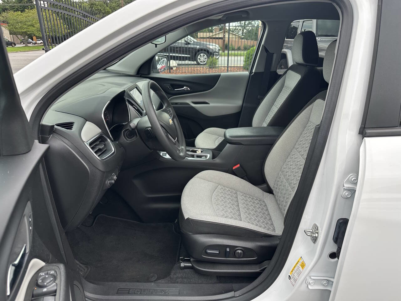 Used 2024 Chevrolet Equinox LS w/ LS Convenience Package image 11