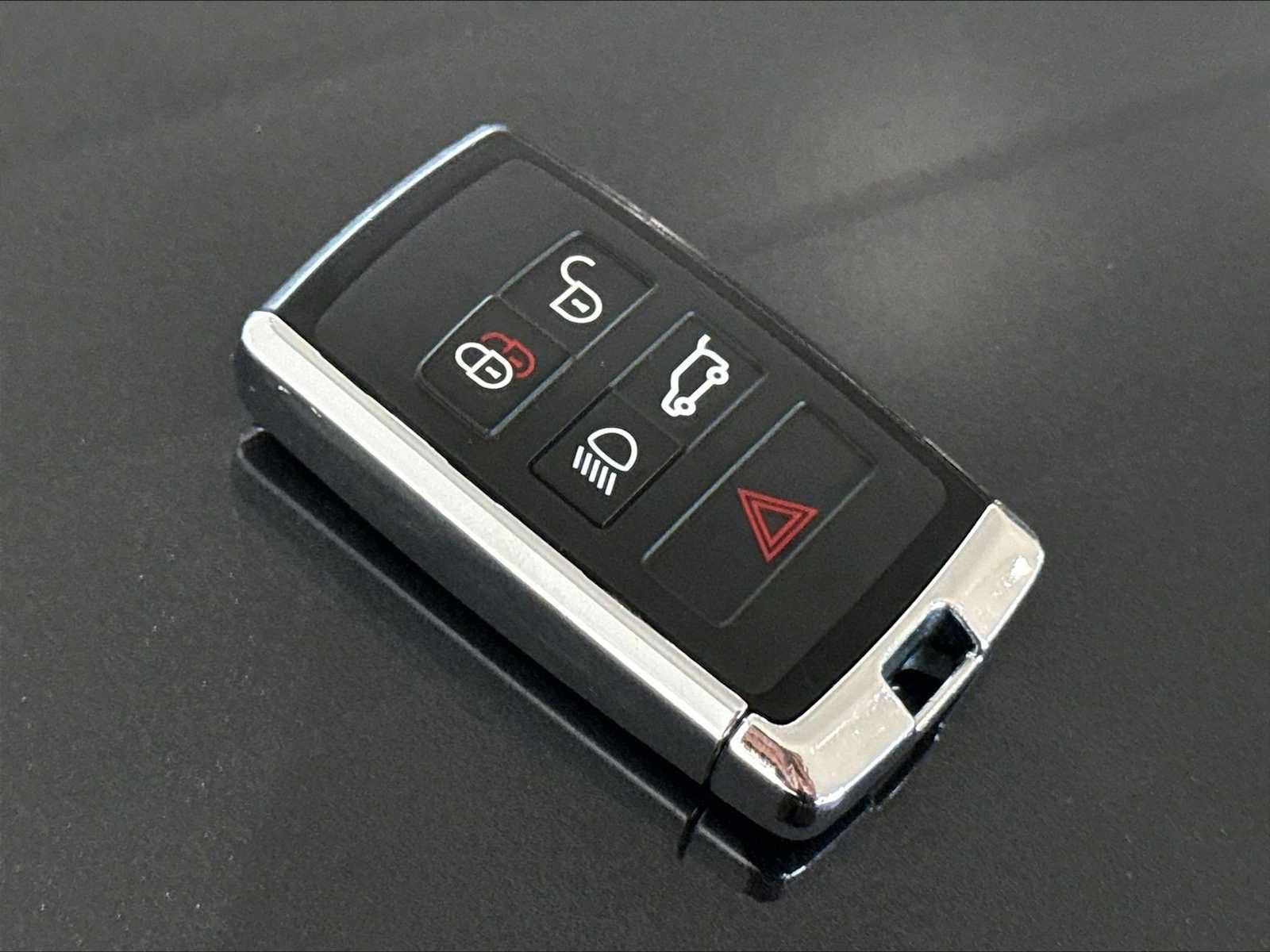 Used 2024 Land Rover Defender 130 X-Dynamic SE AWD/4WD image 36