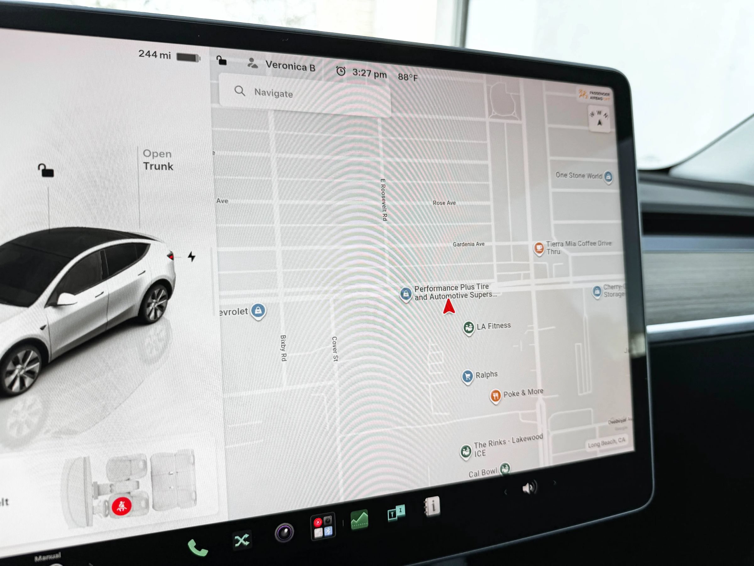 Used 2024 Tesla Model Y Long Range AWD/4WD image 17