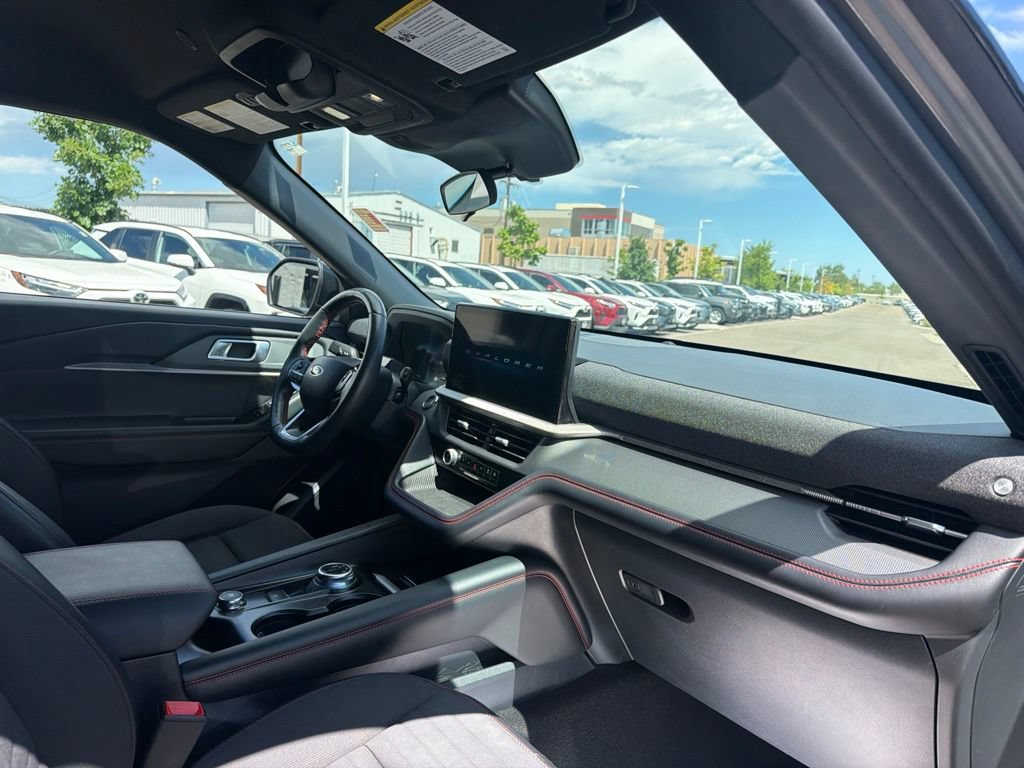 Used 2025 Ford Explorer ST-Line AWD/4WD image 11