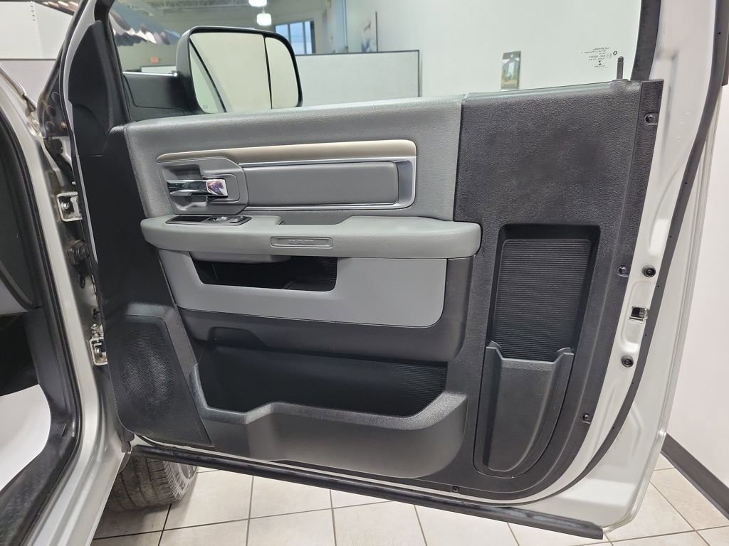 Used 2017 RAM 2500 Tradesman w/ Chrome Appearance Group image 32