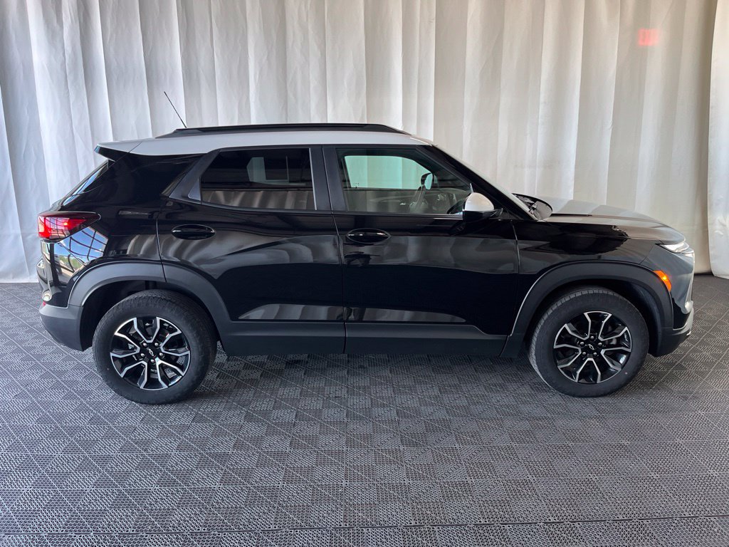 Used 2024 Chevrolet TrailBlazer ACTIV AWD/4WD image 2