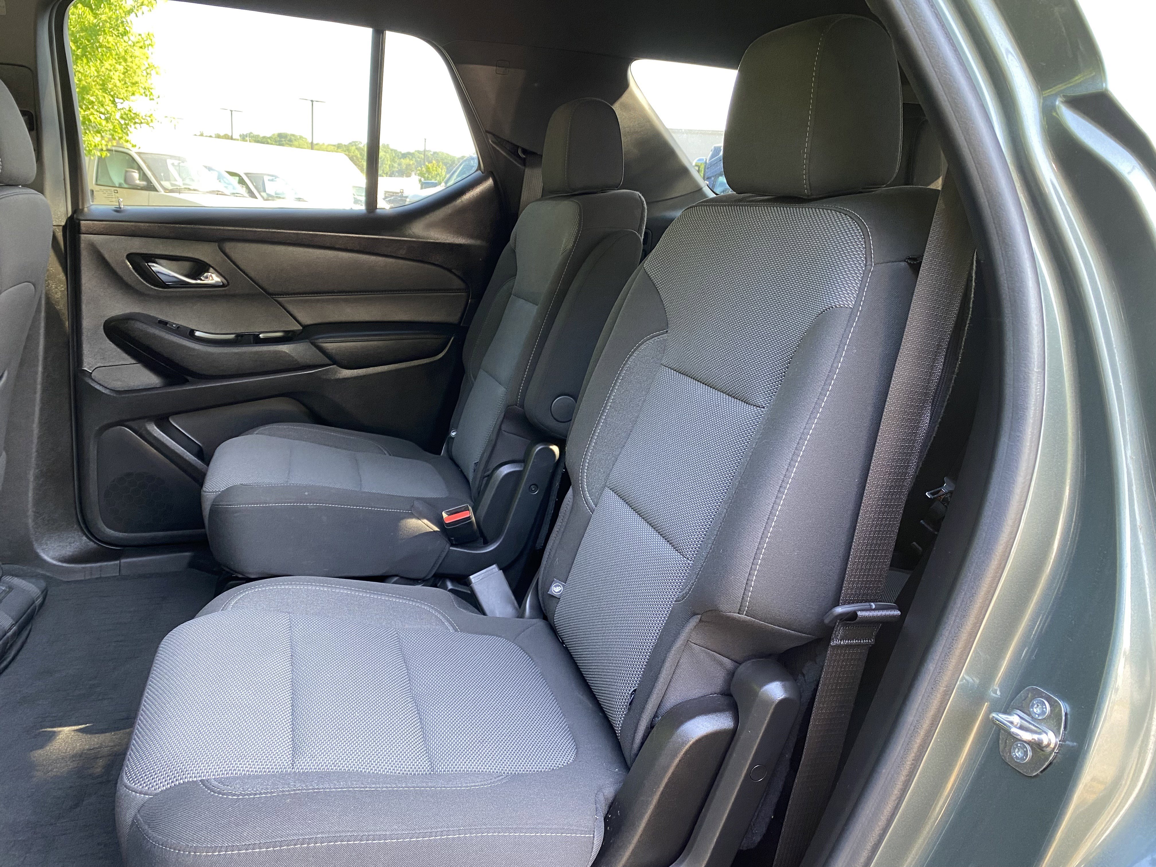 Used 2022 Chevrolet Traverse LT FWD image 36