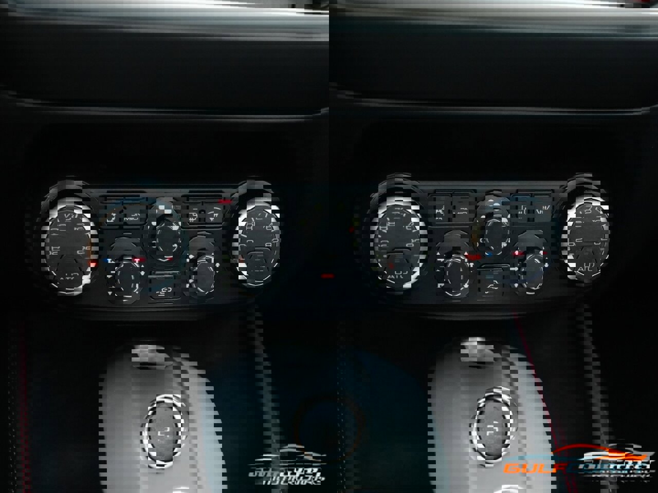 Used 2015 Ferrari California T image 18