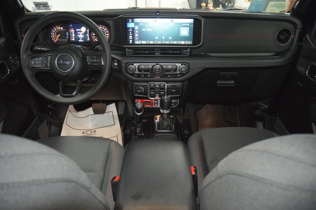 Used 2025 Jeep Gladiator Rubicon AWD/4WD image 33