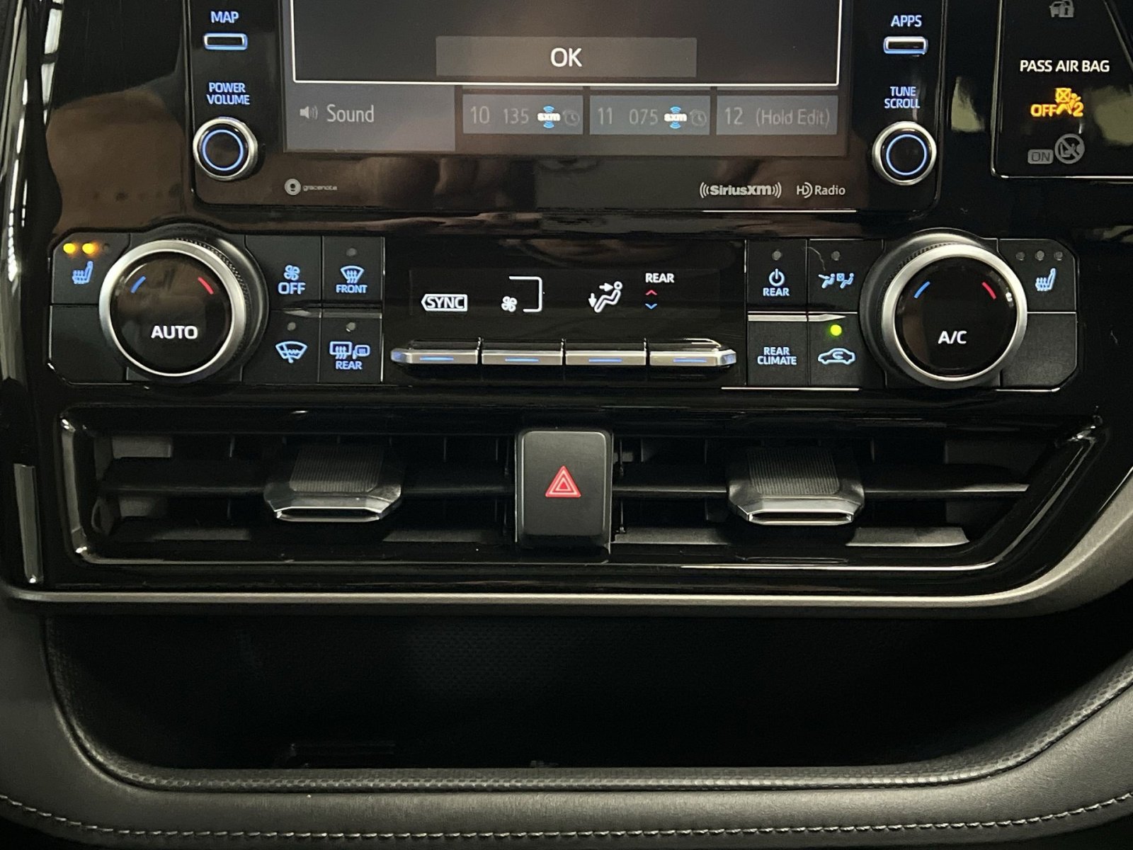 Used 2020 Toyota Highlander XLE image 20