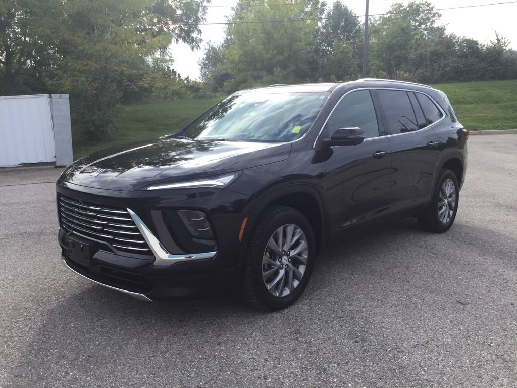 Used 2025 Buick Enclave Preferred AWD/4WD image 3